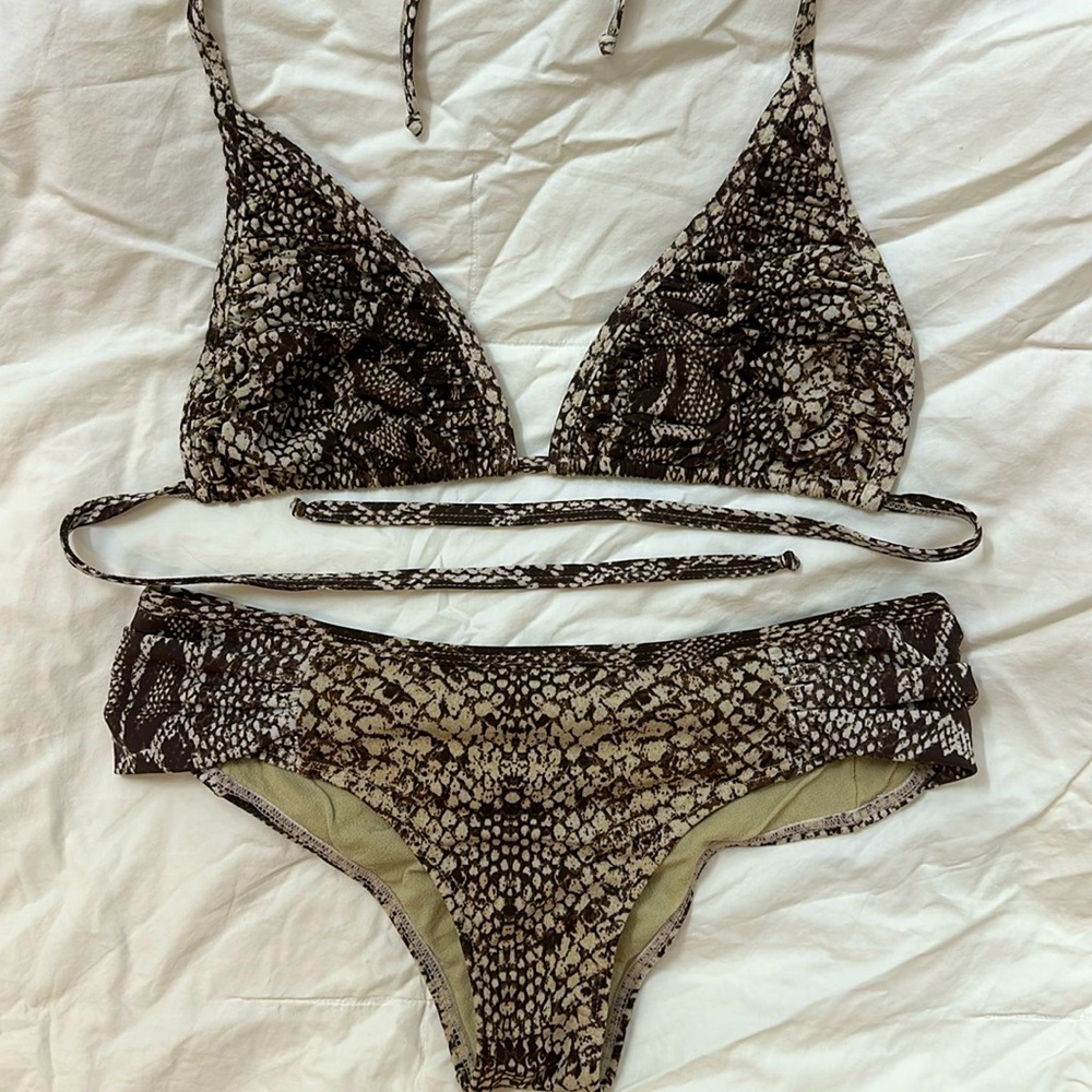 SUMMER Maya Bikini (Bottom: Small) (Top: Large) Pre Loved 🥰